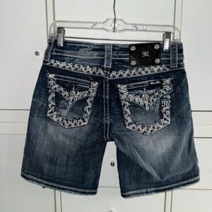 Miss Me Gemstone Mid-Shorts Strech size 26